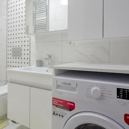 5 Bedroom Huge With Terrace Near Profilo Shopping Mall