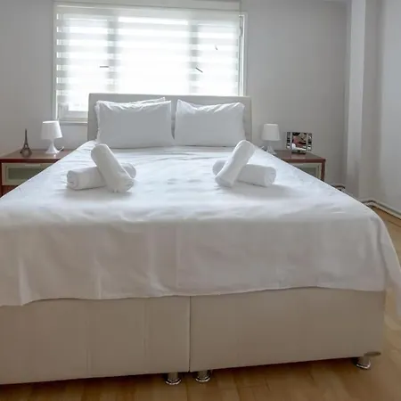 5 Bedroom Huge With Terrace Near Profilo Shopping Mall Lägenhet