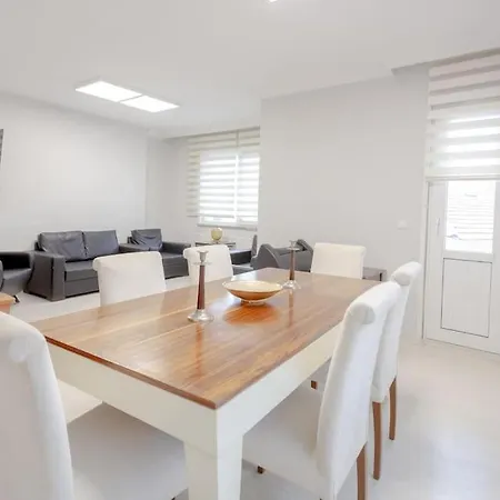 Lägenhet 5 Bedroom Huge With Terrace Near Profilo Shopping Mall Istanbul
