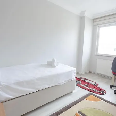 Lägenhet 5 Bedroom Huge With Terrace Near Profilo Shopping Mall